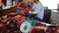 Pedagang Daging di Ternate Keluhkan Sepinya Pembeli