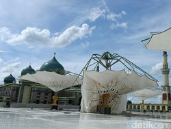 Proyek Payung Elektrik Masjid An-Nur Pekanbaru Rusak Akibat Hujan Deras