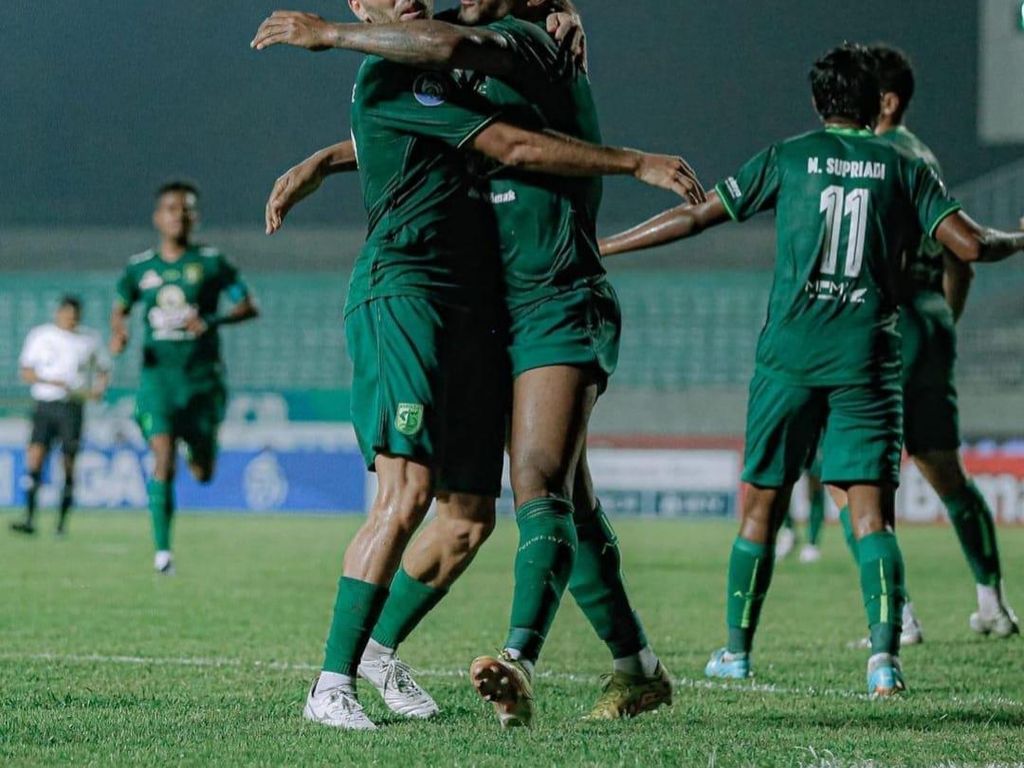 Aji Santoso Bersyukur Persebaya Akhiri Paceklik Kemenangan Aji Santoso Bersyukur Persebaya Akhiri Paceklik Kemenangan