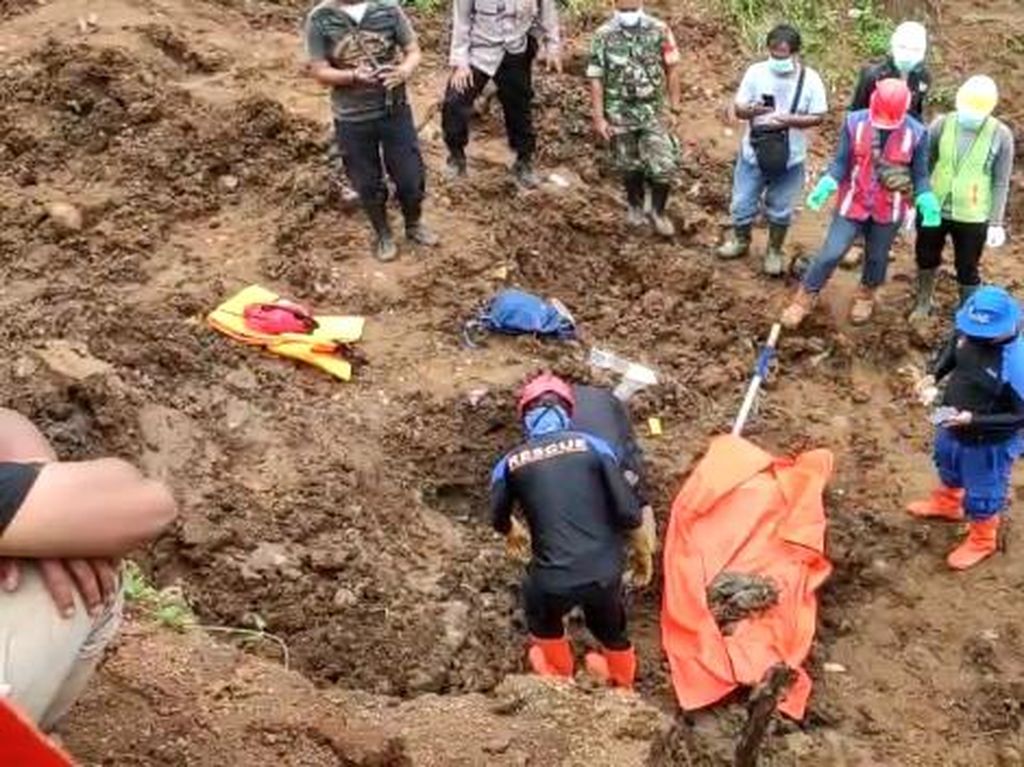 Kerangka Manusia Korban Gempa Cianjur Ditemukan Tertimbun Tanah