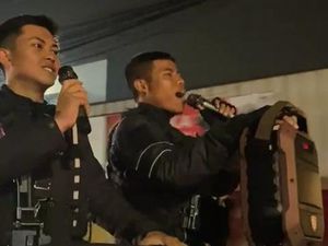 Cara Tak Biasa Polisi Bangunkan Warga Cimahi Saat Sahur Cara Tak Biasa Polisi Bangunkan Warga Cimahi Saat Sahur