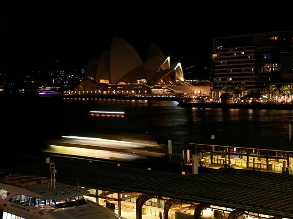 Potret Earth Hour 2023 di Berbagai Negara