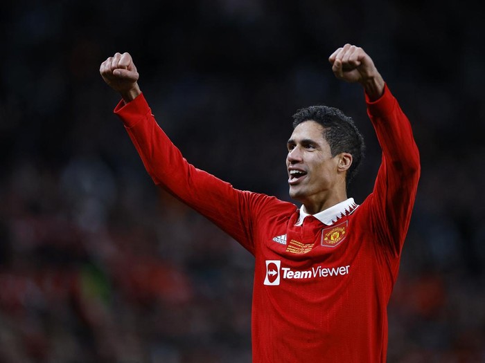 Soccer Football - Carabao Cup - Final - Manchester United v Newcastle United - Wembley Stadium, London, Britain - February 26, 2023  Manchester United's Raphael Varane celebrates after winning the Carabao Cup final Action Images via Reuters/John Sibley EDITORIAL USE ONLY. No use with unauthorized audio, video, data, fixture lists, club/league logos or 'live' services. Online in-match use limited to 75 images, no video emulation. No use in betting, games or single club /league/player publications.  Please contact your account representative for further details.