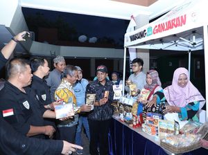 Buruh Pendukung Ganjar Pasarkan Produk UMKM Cirebon di Warung Ganjaran