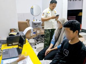 Sejoli Berduaan di Stadion Bone saat Warga Salat Tarawih Diciduk Satpol PP