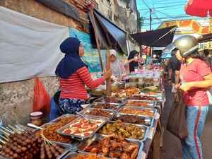 Pasar Kaget Jadi Primadona Warga Berburu Takjil