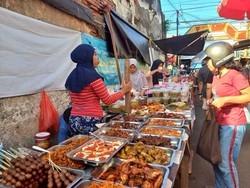 Pasar Kaget Jadi Primadona Warga Berburu Takjil