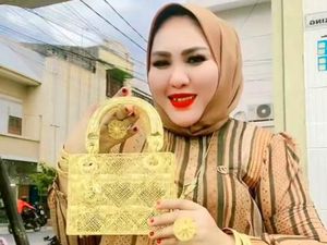 Viral! Wanita Pamer Beli Tas Emas Dior Rp 553 Juta, Begini Faktanya Viral! Wanita Pamer Beli Tas Emas Dior Rp 553 Juta, Begini Faktanya