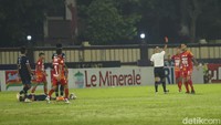 Bali United bermain dengan 10 pemain tiga menit babak kedua berjalan. Novri Setiawan mendapat kartu merah langsung dari wasit dan diusir dari lapangan.