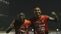 Bali United kembali menambah gol pada menit ke-81. Kali ini giliran Yabes Roni yang sukses menaklukkan kiper Arema FC, Adilson.