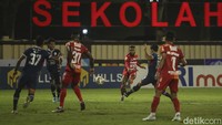 Arema memperkecil ketertinggalan tiga menit kemudian lewat gol Evan Dimas. Duel berakhir untuk kemenangan Bali United 3-1.