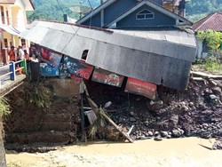 Banjir Rusak 12 Rumah, Bupati Kuningan: Gegara Bangunan di Sepadan Sungai