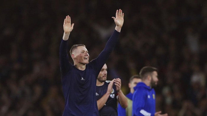 Scotlands Scott McTominay waves to the crowd as his team celebrate after defeating Israel in their World Cup 2022 group F qualifying soccer match between Scotland and Israel at Hampden Park stadium in Glasgow, Scotland, Saturday, Oct. 9, 2021. Scotland won the game 3-2. (AP Photo/Scott Heppell)
