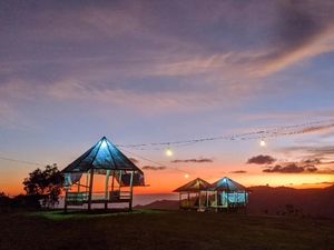 Gunung Gareng, Spot Ngabuburit dengan Sunset Cantik di Blitar Selatan