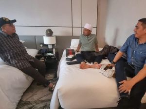 IAS Besuk Ustaz Dasad yang Dirawat di RS Singapura: Kondisinya Membaik IAS Besuk Ustaz Dasad yang Dirawat di RS Singapura: Kondisinya Membaik