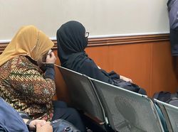 Ibunda Menangis Dengar AKBP Dody Dituntut 20 Tahun Penjara di Kasus Narkoba Ibunda Menangis Dengar AKBP Dody Dituntut 20 Tahun Penjara di Kasus Narkoba