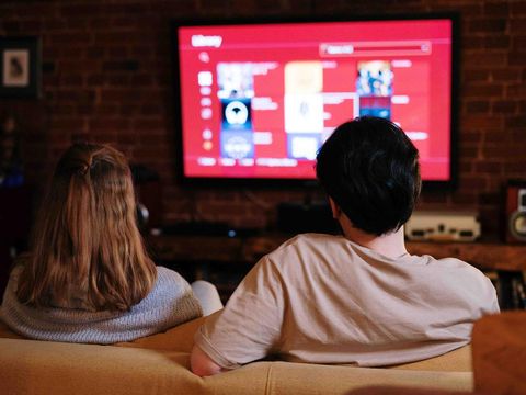 Ilustrasi menonton drakor. /Foto: pexels.com