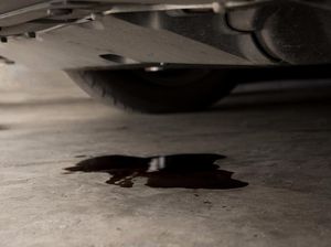 Pria Pingsan dalam Mobil Berasap dan Menyala di Matraman, Damkar Evakuasi Pria Pingsan dalam Mobil Berasap dan Menyala di Matraman, Damkar Evakuasi