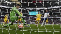 Gol pertama untuk Inggris lahir dari Harry Kane pada menit ke-37. AP/Alastair Grant  