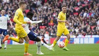 Bukayo Saka menggandakan keunggulan Inggris pada menit ke-40. AP/Alastair Grant