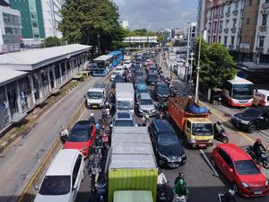 Lancar Saat Hari Kejepit, Lalin Jl Daan Mogot Jakbar Macet Lagi Pagi Ini