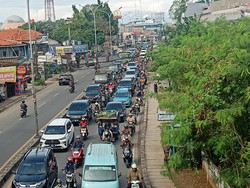 Banyak Kendaraan Putar Balik, Jalan Juanda Ciputat Macet