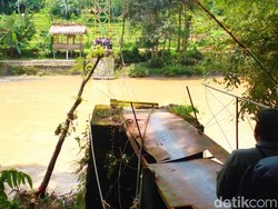 Silaturahmi Warga Ciamis-Kuningan Terhambat gegara Jembatan Putus