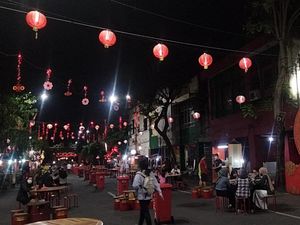Yuk Ngabuburit Bernuansa Pecinan di Kya-Kya Reborn Surabaya Yuk Ngabuburit Bernuansa Pecinan di Kya-Kya Reborn Surabaya