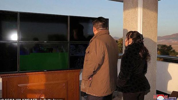 Kim Jong Un dan Kim Ju Ae