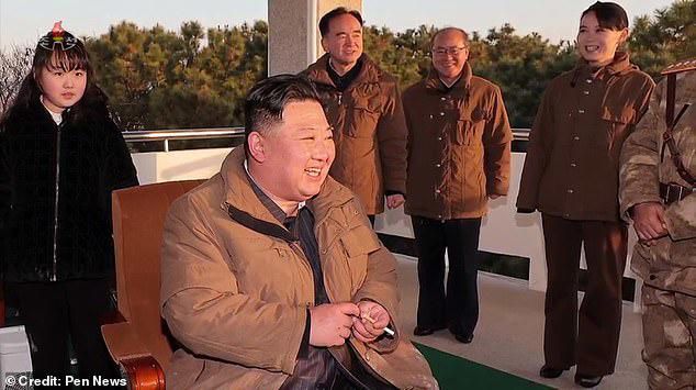Kim Jong Un dan Kim Ju Ae