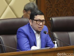 Komisi II DPR Tegur KPU Karena Komentari Aturan Caleg Terpilih Maju Pilkada Komisi II DPR Tegur KPU Karena Komentari Aturan Caleg Terpilih Maju Pilkada