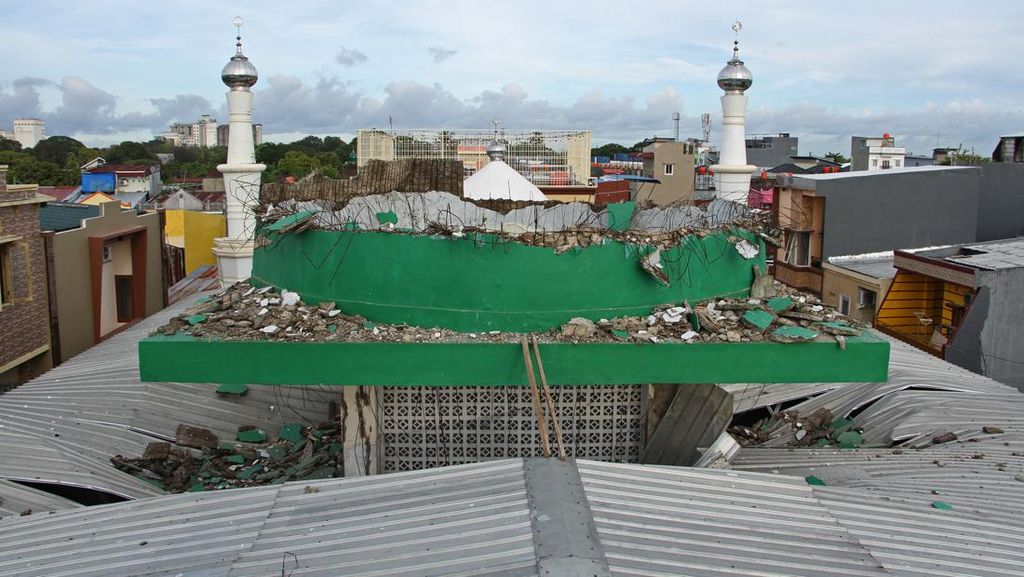 Kubah Masjid di Makassar Roboh, Timpa Jamaah Salat Tarawih Kubah Masjid di Makassar Roboh, Timpa Jamaah Salat Tarawih