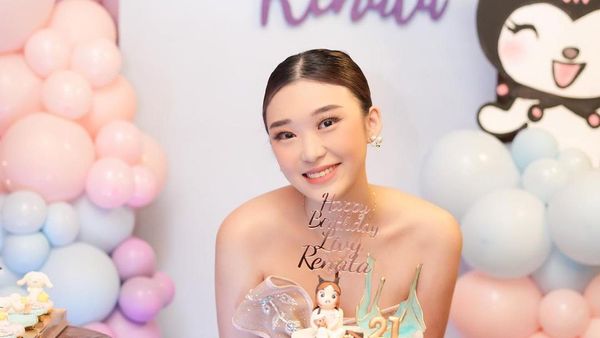 Meriah! 8 Momen Perayaan Ulang Tahun Livy Renata ke-21