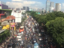 Senin Pagi, Lalin Jalan TB Simatupang ke arah Fatmawati Macet
