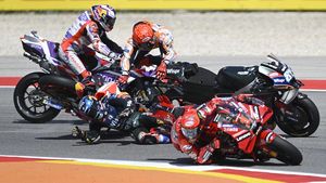 Ngeri! Begini Momen Marquez Tabrak Oliveira di MotoGP Portugal