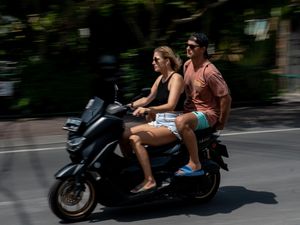 Gubernur Koster Pusing Lihat Bule Jadi Sopir Taksi Online di Bali Gubernur Koster Pusing Lihat Bule Jadi Sopir Taksi Online di Bali