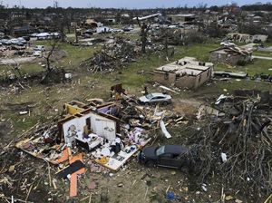 Mengerikan! Permukiman di AS Luluh Lantak Diterjang Tornado Mengerikan! Permukiman di AS Luluh Lantak Diterjang Tornado