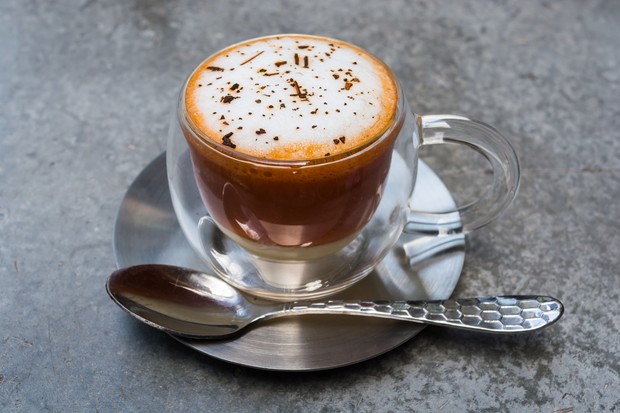Minuman mengandung kafein seperti kopi dapat meningkatkan asam lambung ketika dikonsumsi saat berbuka puasa