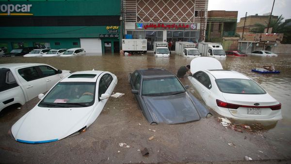 Mobil-mobil Ini Jadi Korban Banjir di Irak