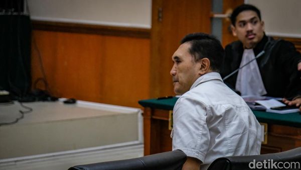 Momen Eks Kapolsek Kalibaru Dituntut 17 Tahun Bui Kasus Narkoba