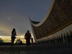 Ngabuburit di Masjid Raya Sumbar Ngabuburit di Masjid Raya Sumbar