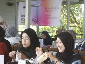 Orang Muda Ganjar Adakan Pelatihan Pembuatan Card Holder di Sleman