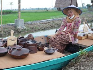 Asyiknya Berburu Takjil di Pasar Terapung Binjai, Langsung dari Sampan