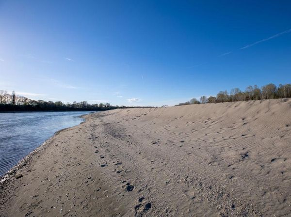 Penampakan Sungai Terpanjang di Italia yang Menyusut Akibat Kekeringan