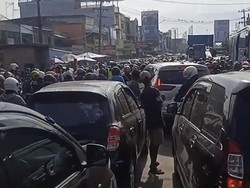 Ternyata Ini Biang Kerok Kemacetan Parah di Kampung Lalang