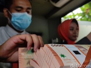 Hukum Jasa Tukar Uang Baru untuk Lebaran, Riba Bila Lakukan Ini Hukum Jasa Tukar Uang Baru untuk Lebaran, Riba Bila Lakukan Ini