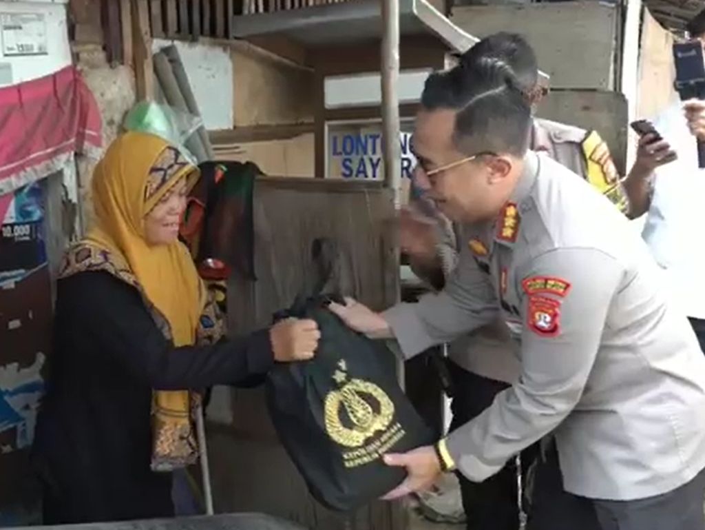 Harga-harga Naik, Polres Jaksel Salurkan 1.000 Paket Bansos dari Kapolri