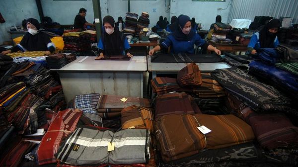 Berkah Ramadan, Produsen Sarung Kebanjiran Pesanan