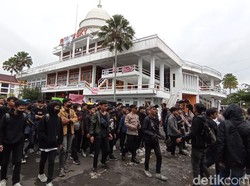 STMIK Tasikmalaya Ditutup, Orang Tua Mahasiswa Sewot!