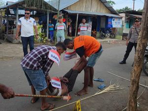 Pemotor Tewas Mengenaskan Buntut Serempet dan Ludahi Warga Bikin Gapura